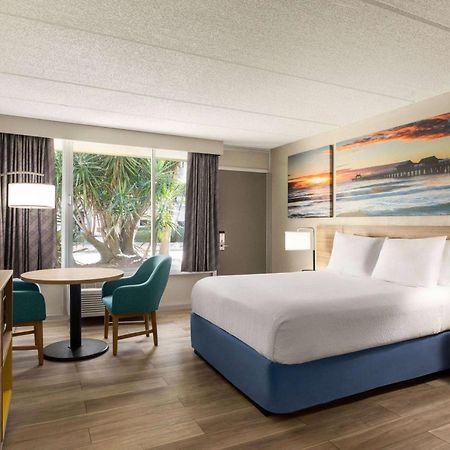 Days Inn By Wyndham Cocoa Beach Port Canaveral Esterno foto