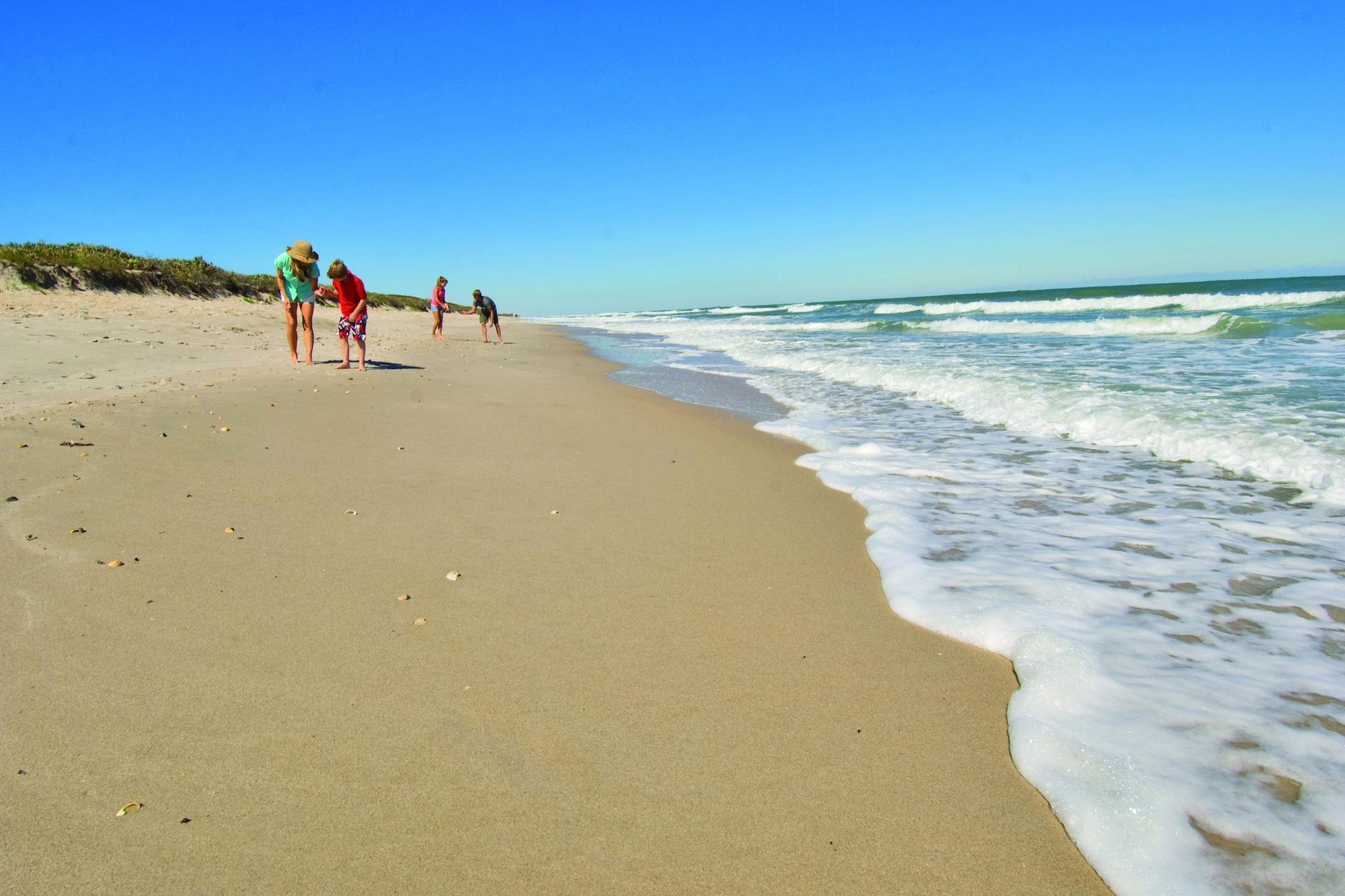 Days Inn By Wyndham Cocoa Beach Port Canaveral Esterno foto
