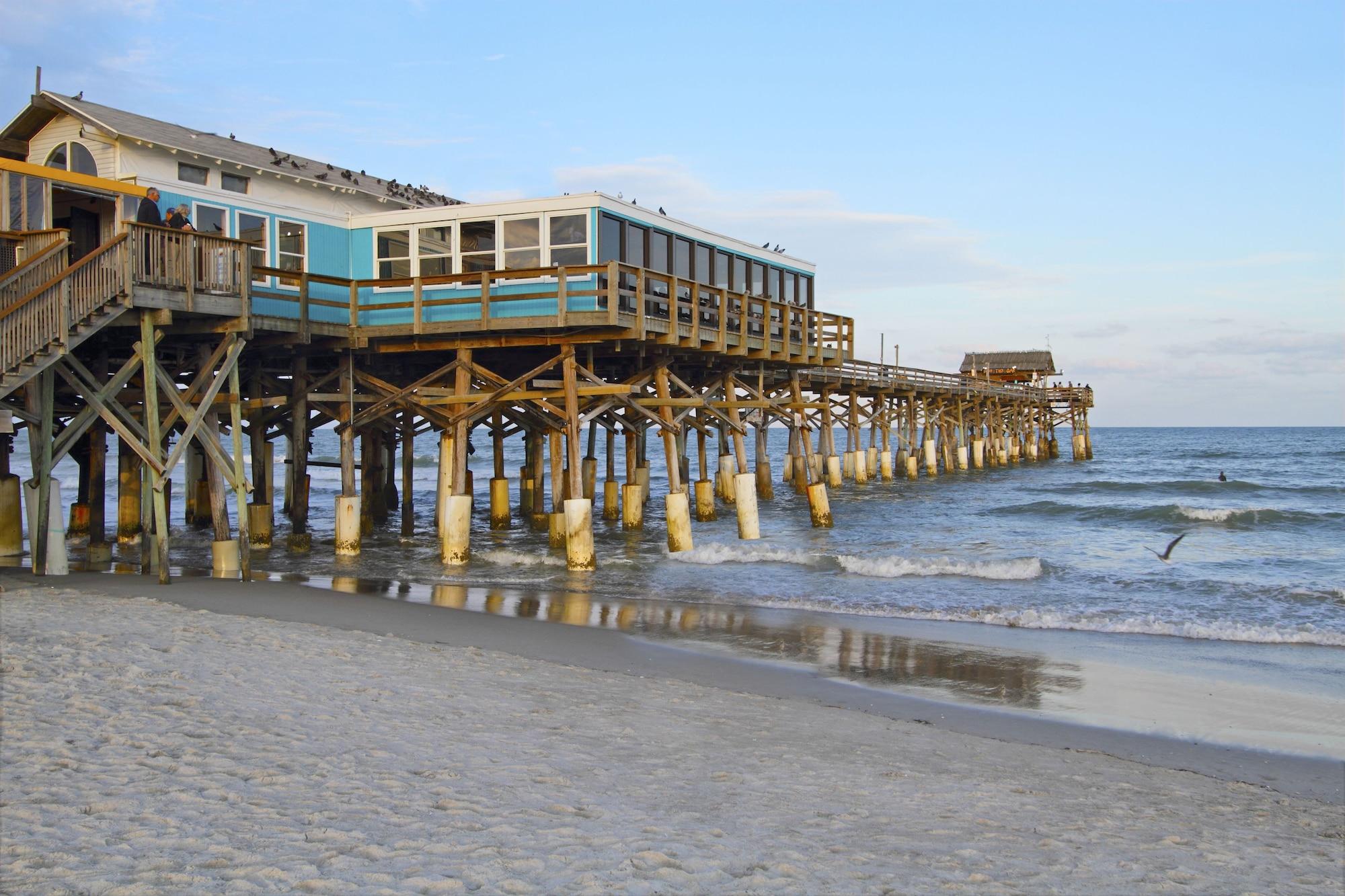 Days Inn By Wyndham Cocoa Beach Port Canaveral Esterno foto