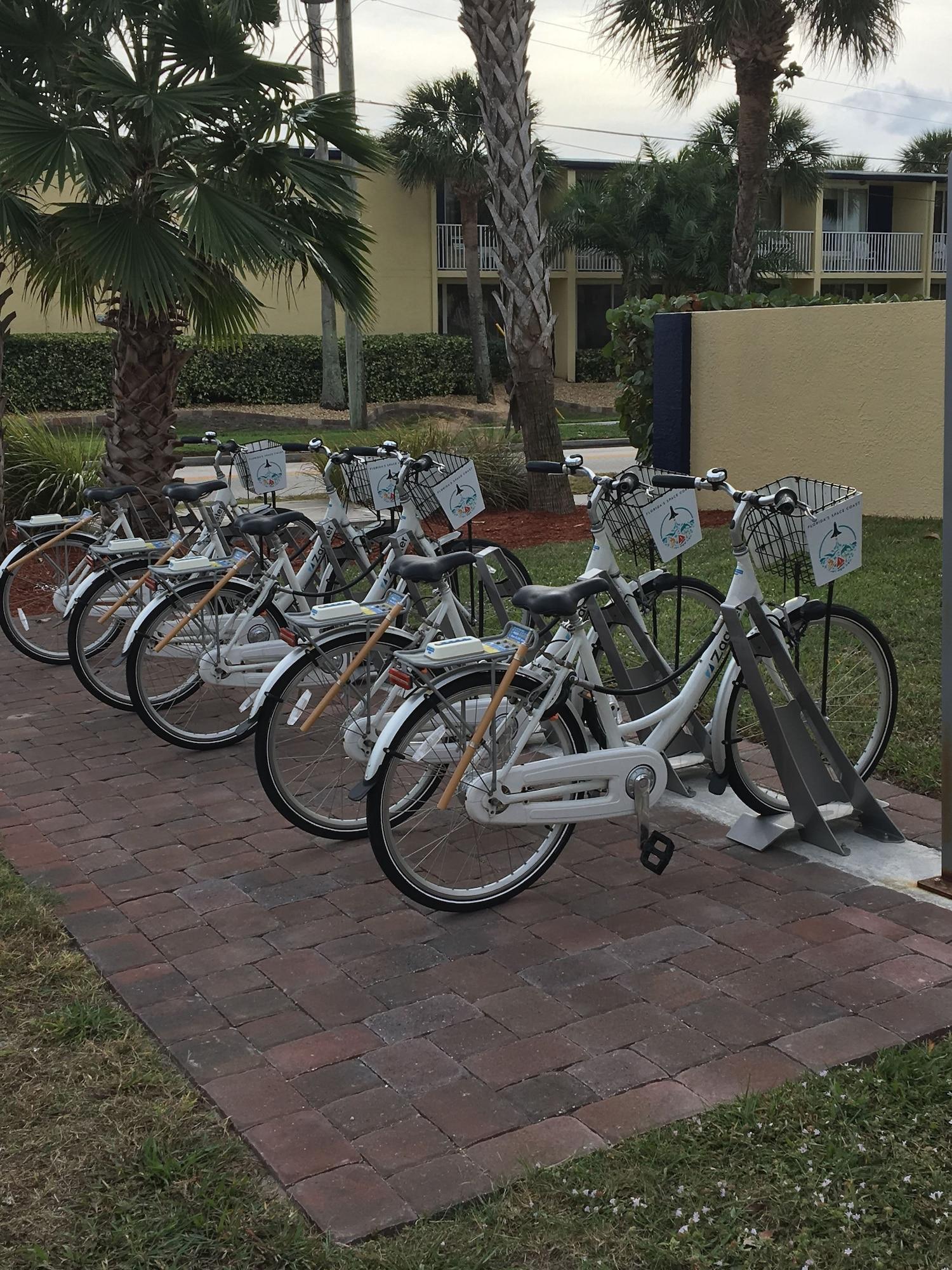 Days Inn By Wyndham Cocoa Beach Port Canaveral Esterno foto