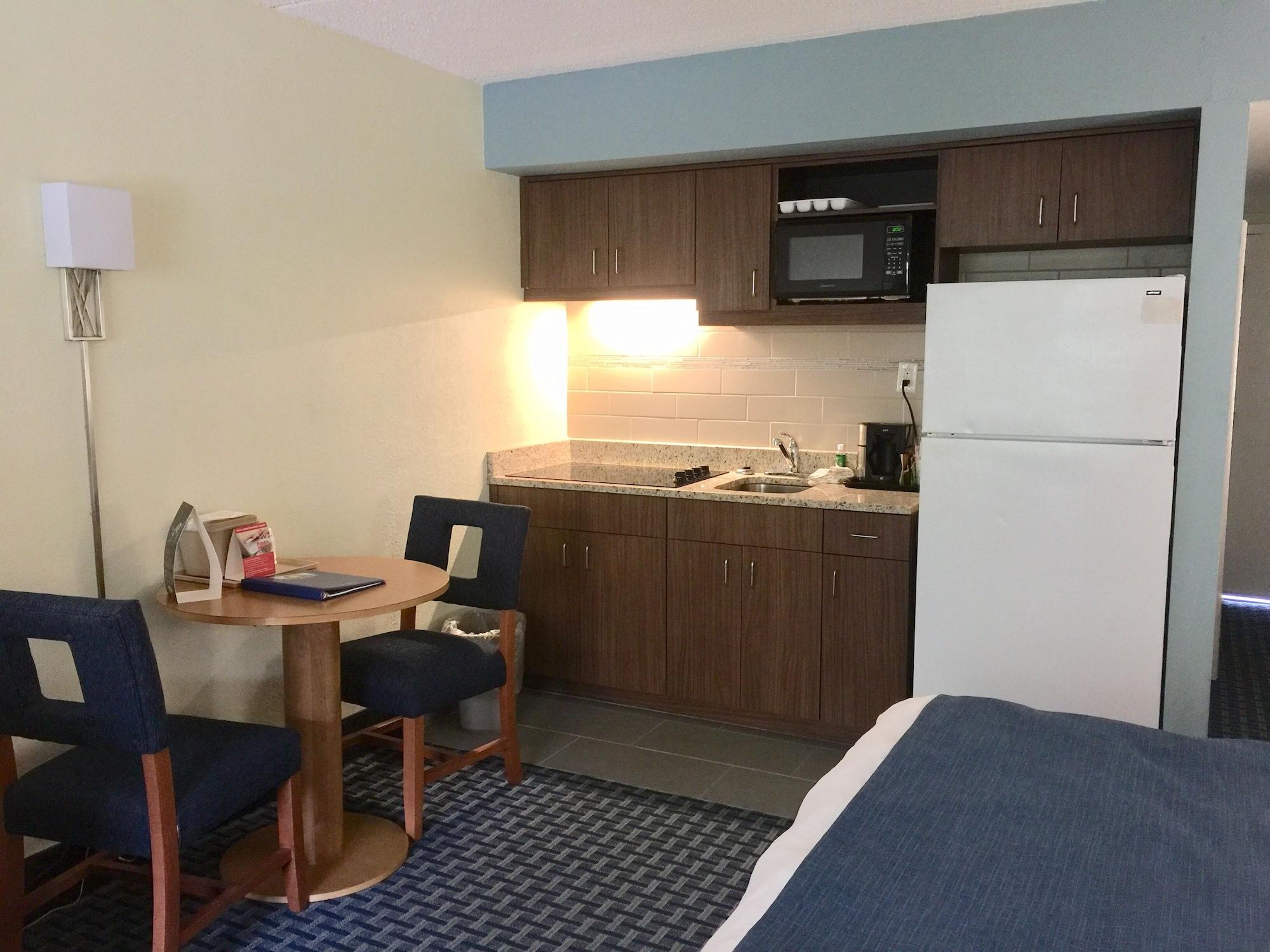 Days Inn By Wyndham Cocoa Beach Port Canaveral Esterno foto