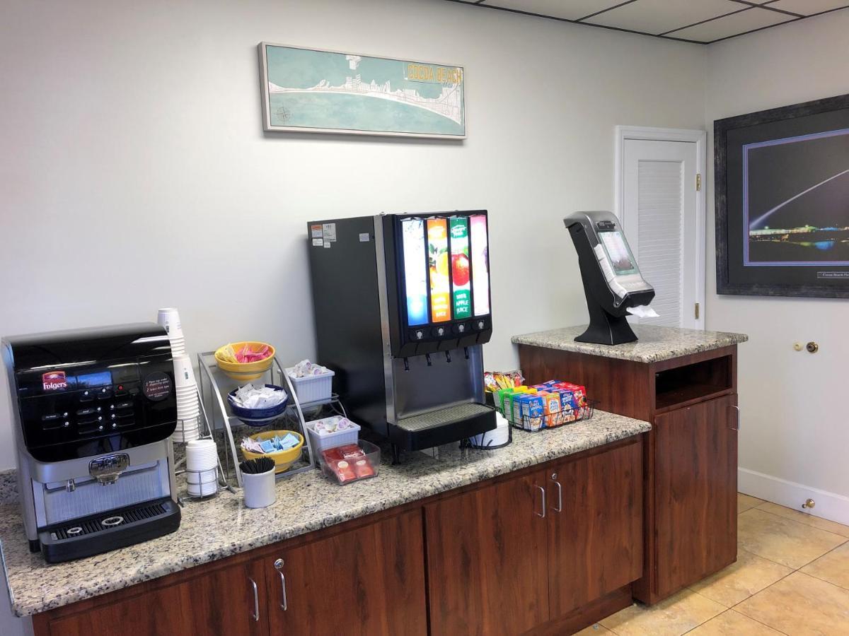 Days Inn By Wyndham Cocoa Beach Port Canaveral Esterno foto