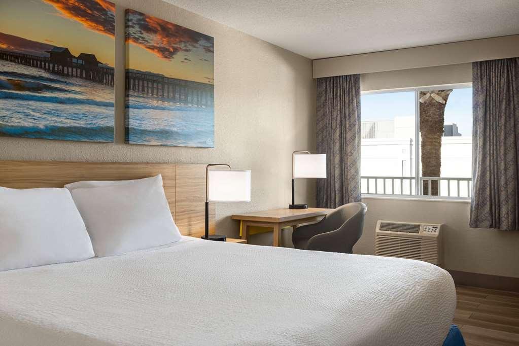 Days Inn By Wyndham Cocoa Beach Port Canaveral Camera foto
