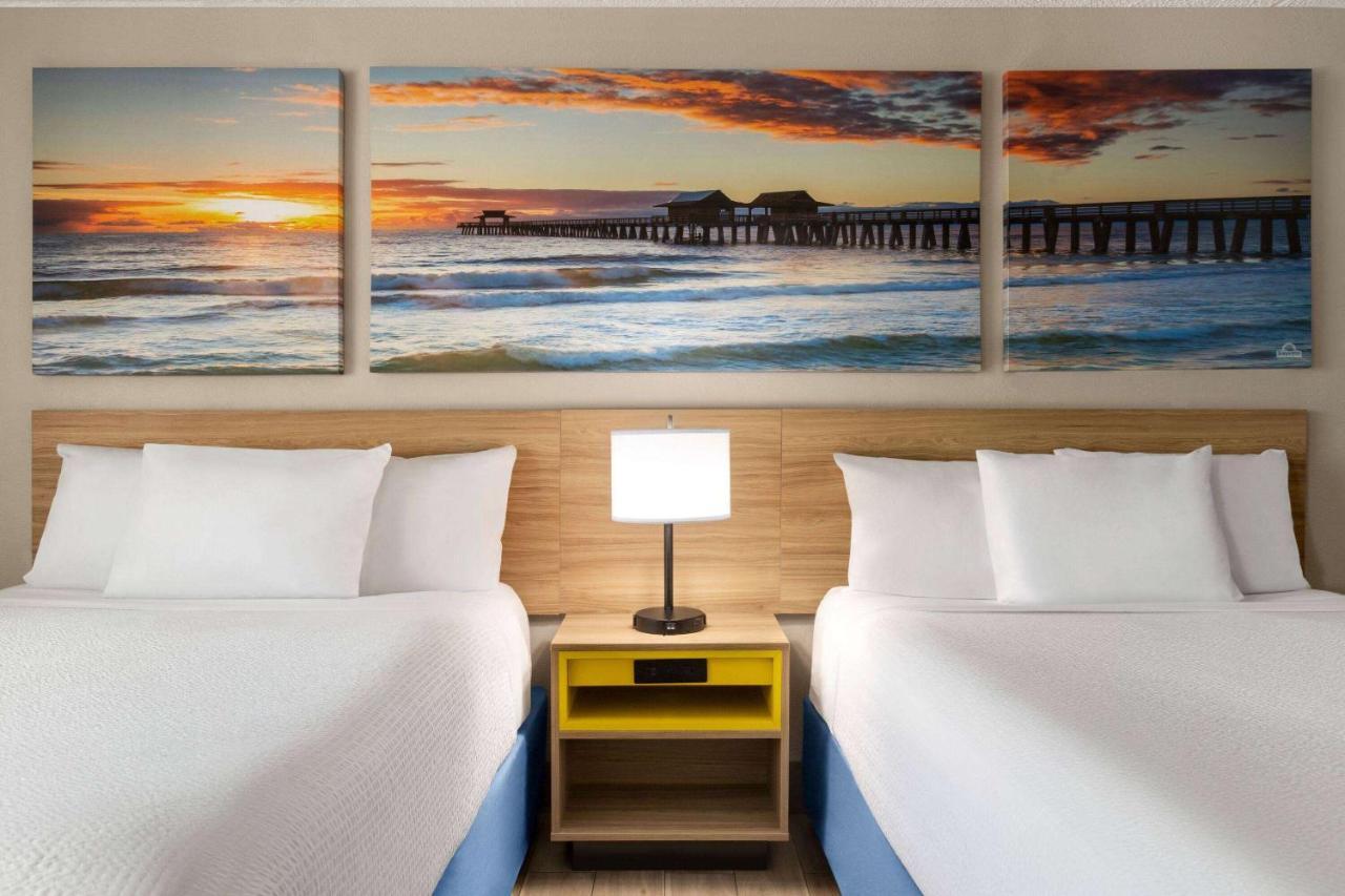 Days Inn By Wyndham Cocoa Beach Port Canaveral Esterno foto