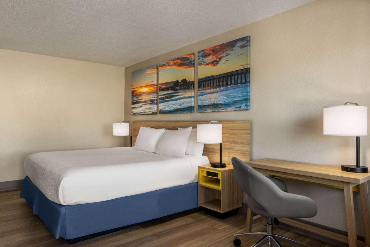 Days Inn By Wyndham Cocoa Beach Port Canaveral Esterno foto