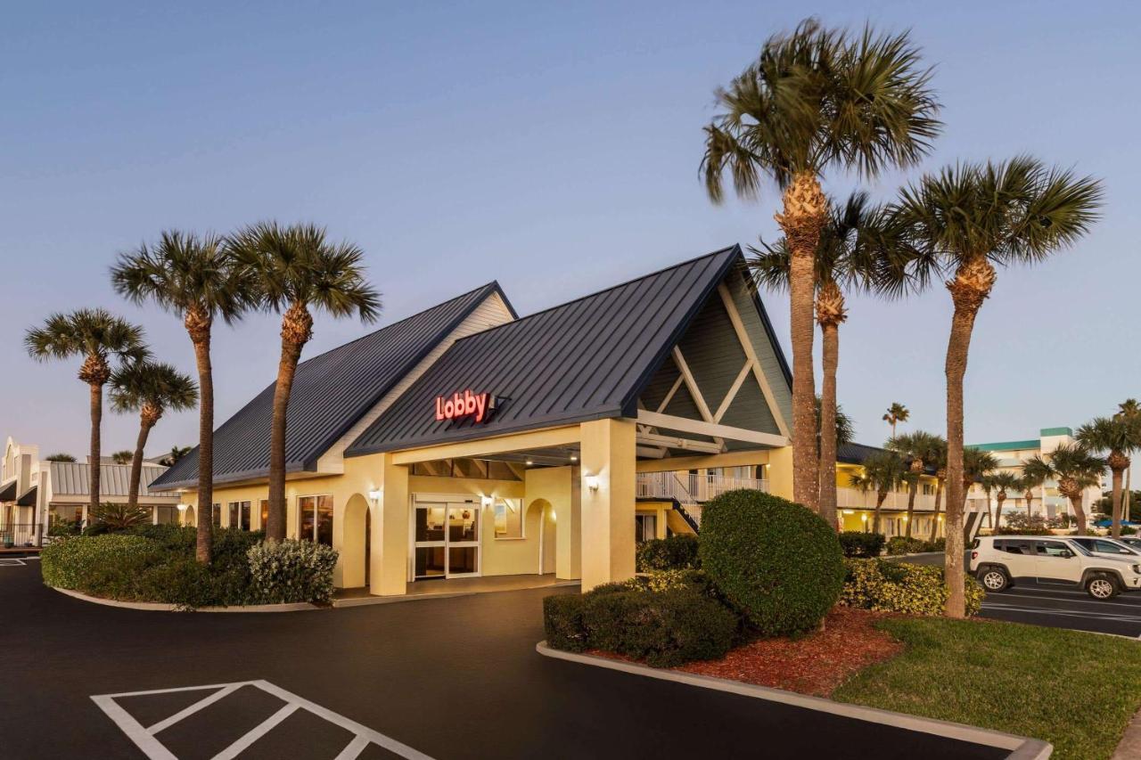 Days Inn By Wyndham Cocoa Beach Port Canaveral Esterno foto
