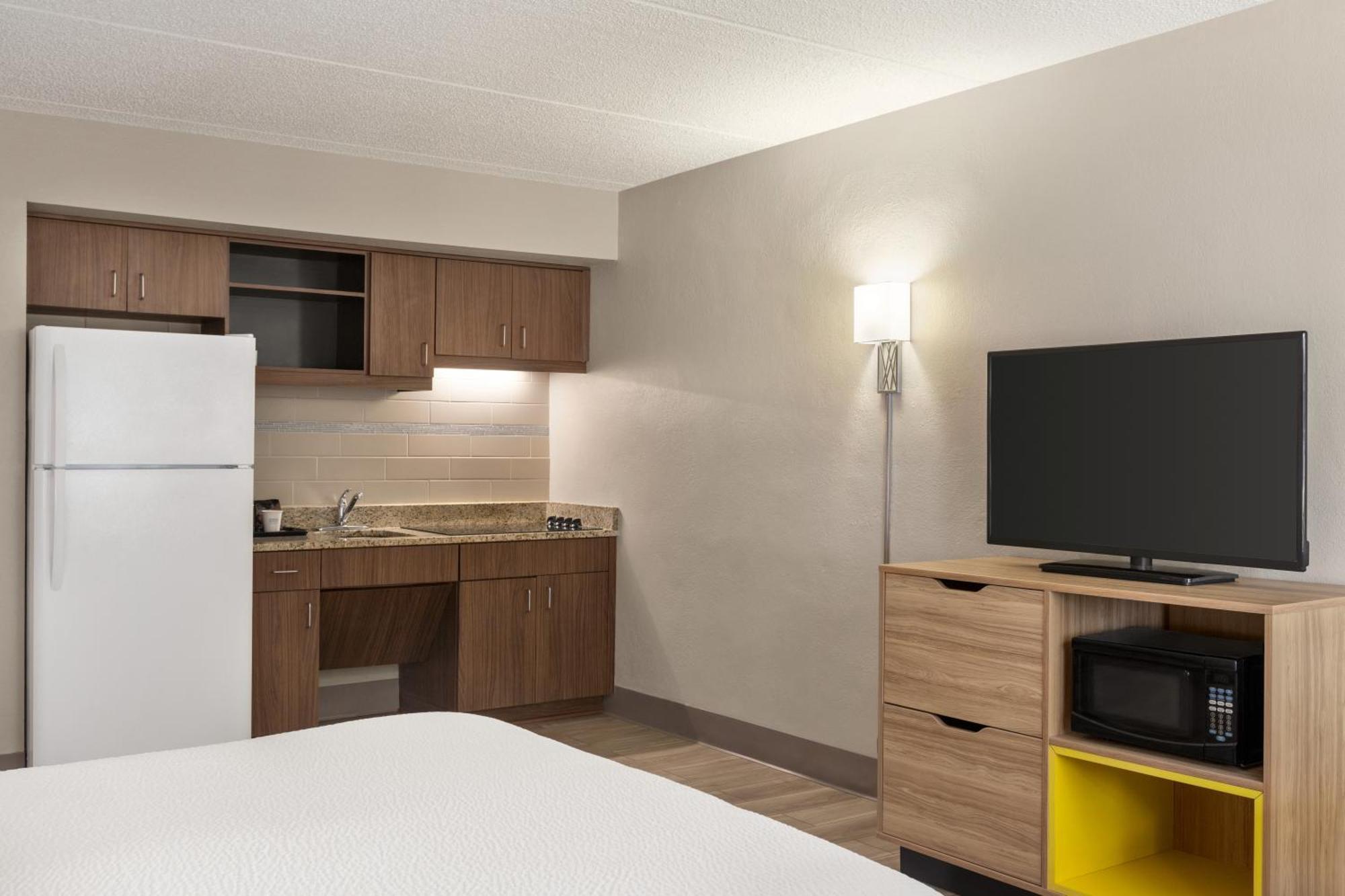 Days Inn By Wyndham Cocoa Beach Port Canaveral Esterno foto