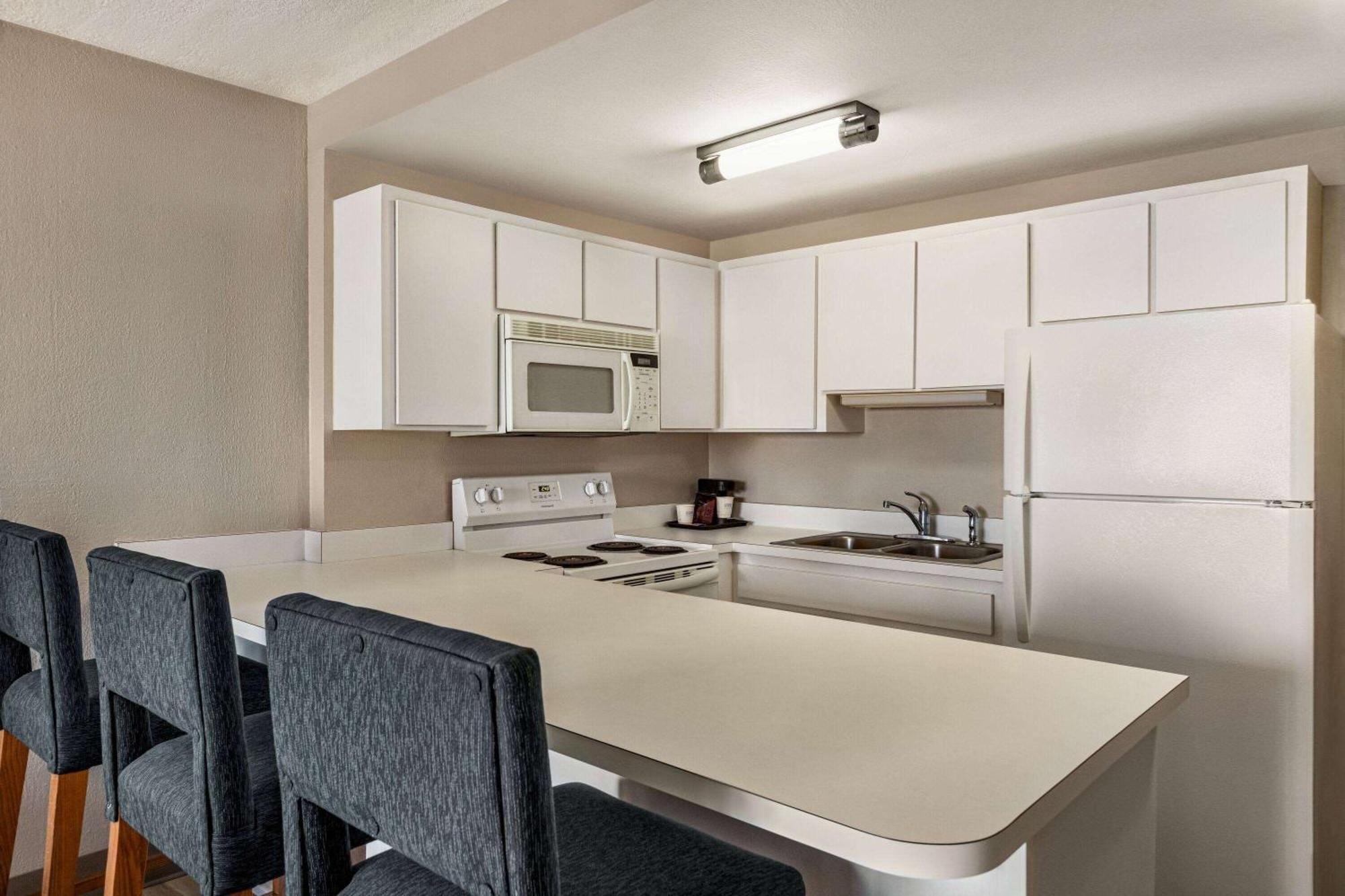Days Inn By Wyndham Cocoa Beach Port Canaveral Esterno foto