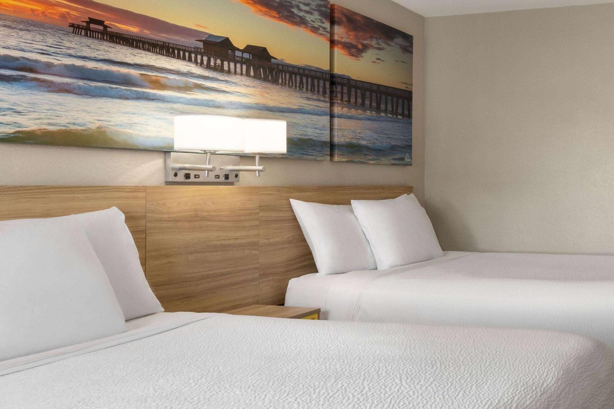 Days Inn By Wyndham Cocoa Beach Port Canaveral Esterno foto