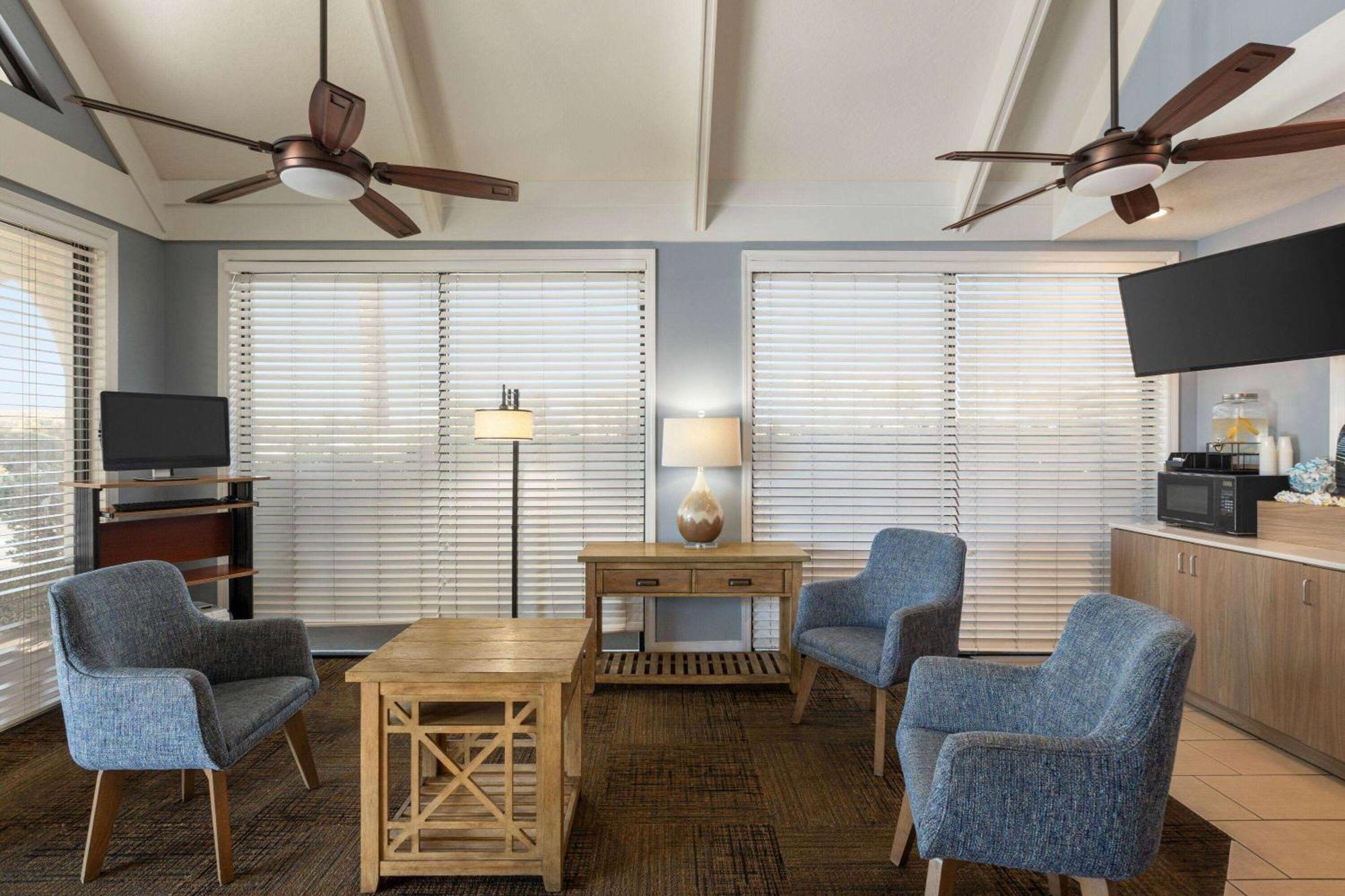 Days Inn By Wyndham Cocoa Beach Port Canaveral Esterno foto