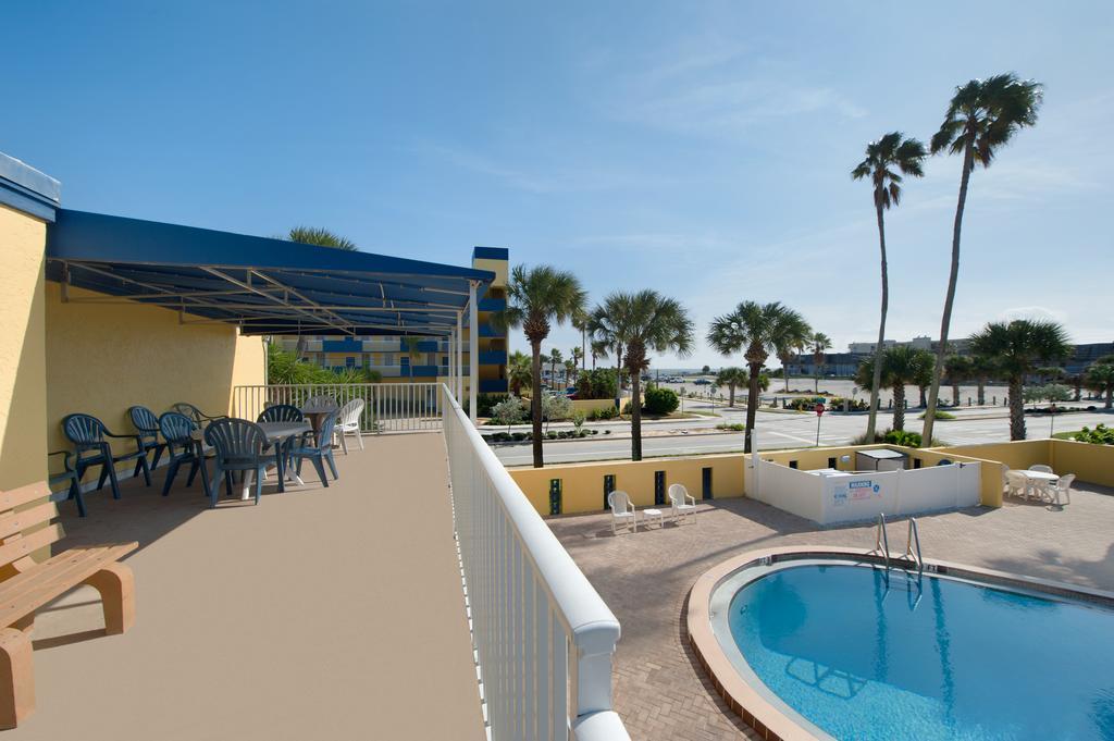 Days Inn By Wyndham Cocoa Beach Port Canaveral Esterno foto