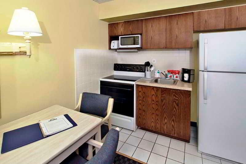 Days Inn By Wyndham Cocoa Beach Port Canaveral Esterno foto